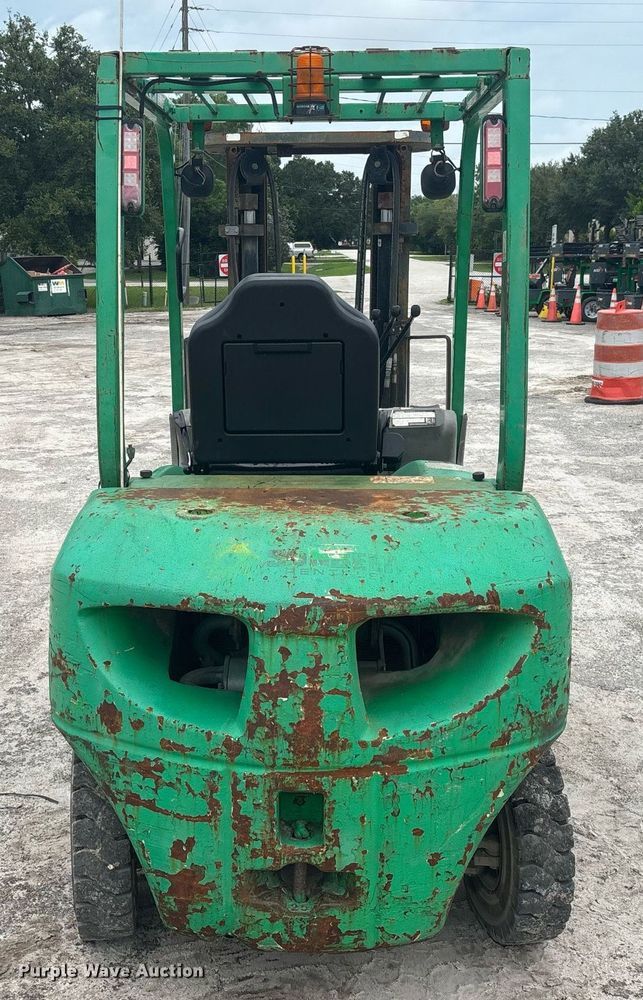 image for item EC3742 2011 Komatsu FG25T-16 forklift