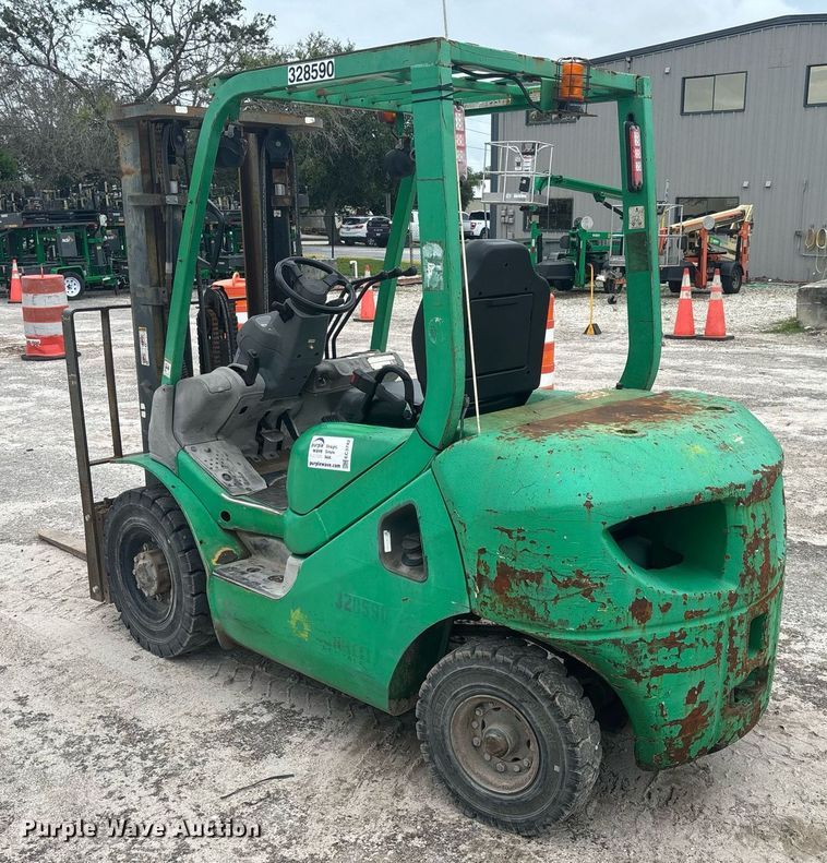 image for item EC3742 2011 Komatsu FG25T-16 forklift