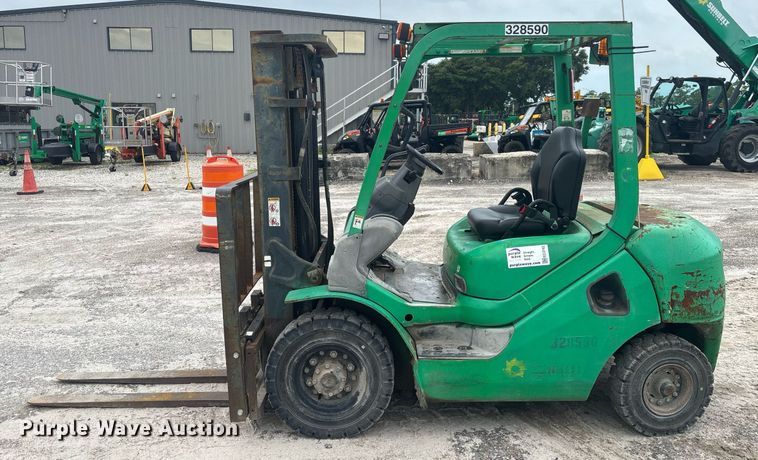 image for item EC3742 2011 Komatsu FG25T-16 forklift