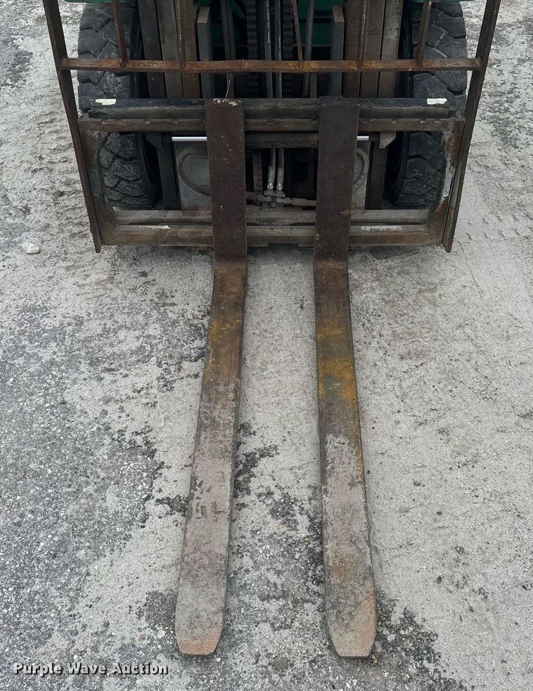 image for item EC3742 2011 Komatsu FG25T-16 forklift