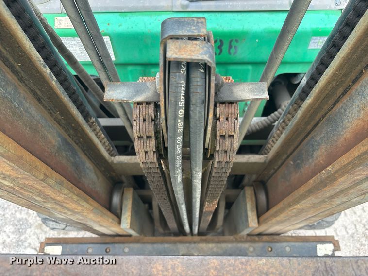 image for item EC3742 2011 Komatsu FG25T-16 forklift