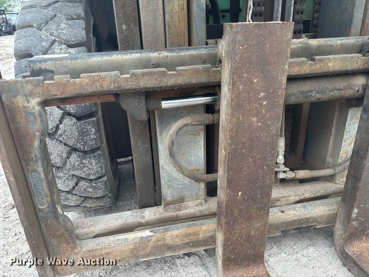 image for item EC3742 2011 Komatsu FG25T-16 forklift