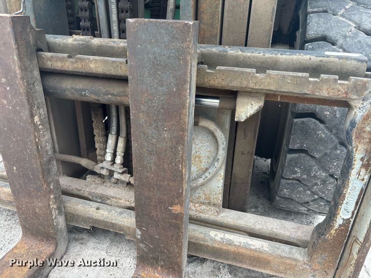 image for item EC3742 2011 Komatsu FG25T-16 forklift