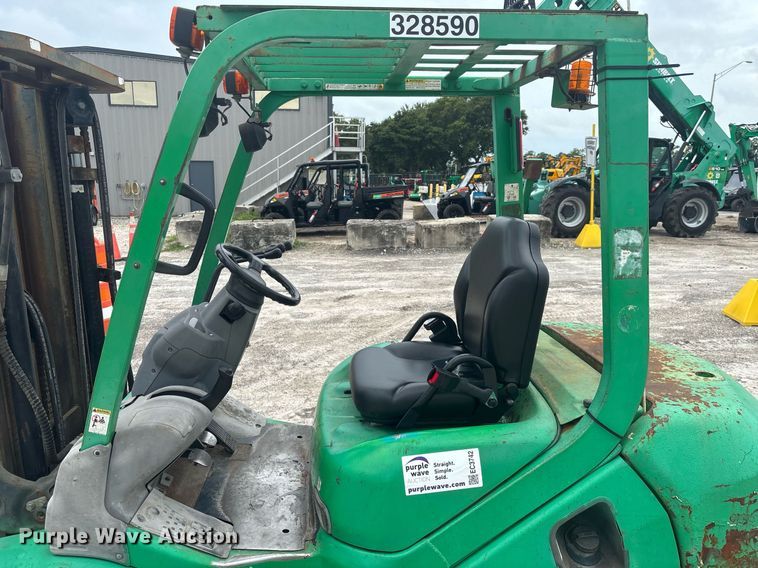 image for item EC3742 2011 Komatsu FG25T-16 forklift