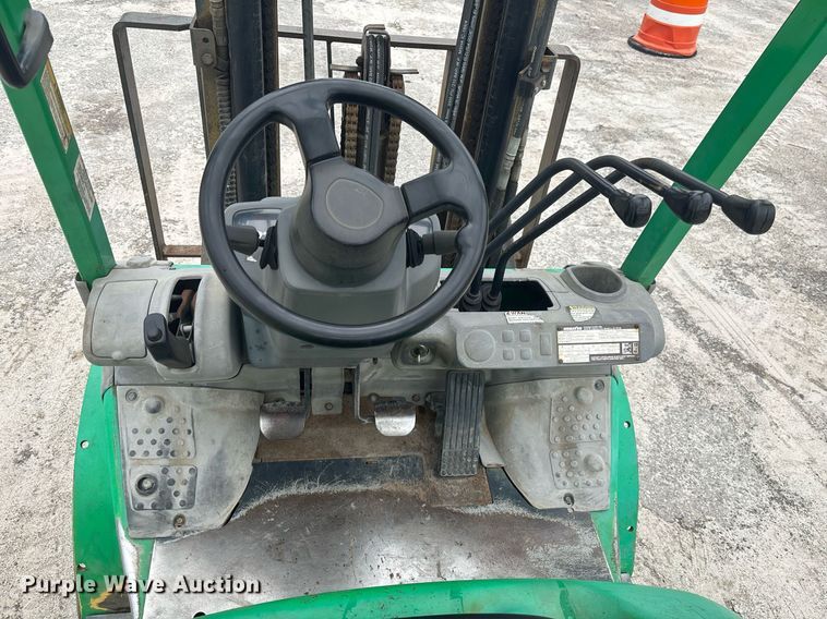image for item EC3742 2011 Komatsu FG25T-16 forklift