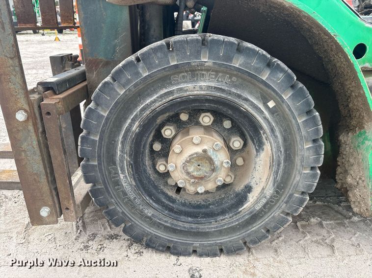 image for item EC3742 2011 Komatsu FG25T-16 forklift