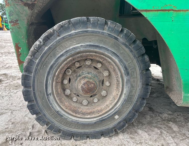 image for item EC3742 2011 Komatsu FG25T-16 forklift