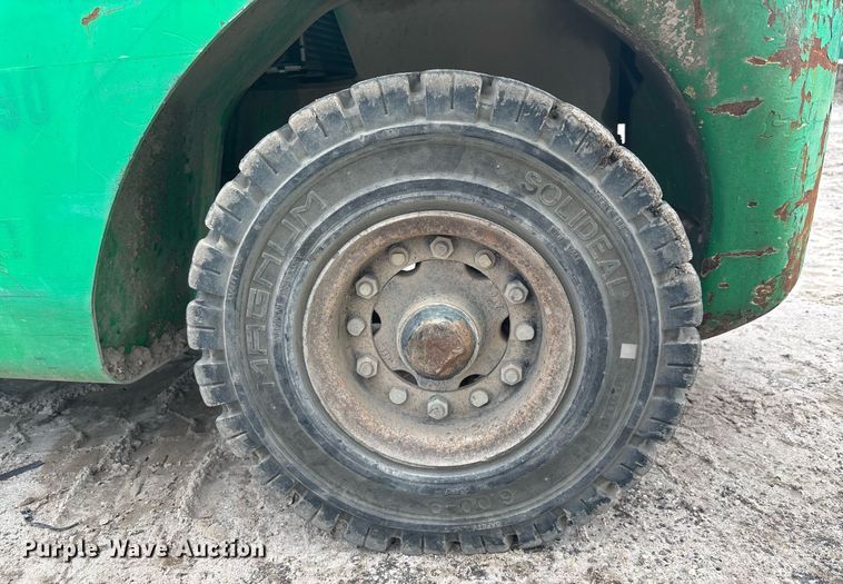 image for item EC3742 2011 Komatsu FG25T-16 forklift