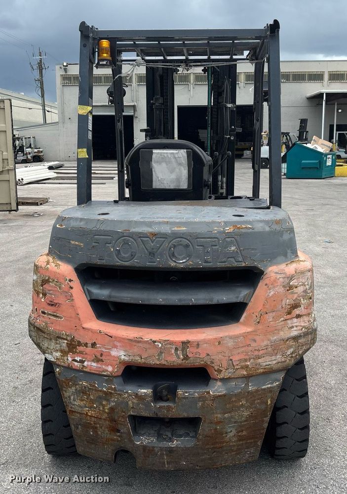 image for item EC3746 2015 Toyota 8FD40U forklift