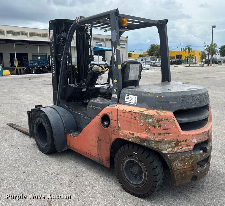 image for item EC3746 2015 Toyota 8FD40U forklift
