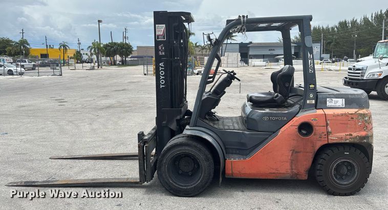 image for item EC3746 2015 Toyota 8FD40U forklift