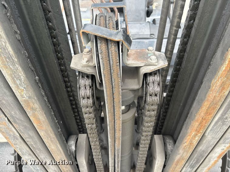 image for item EC3746 2015 Toyota 8FD40U forklift