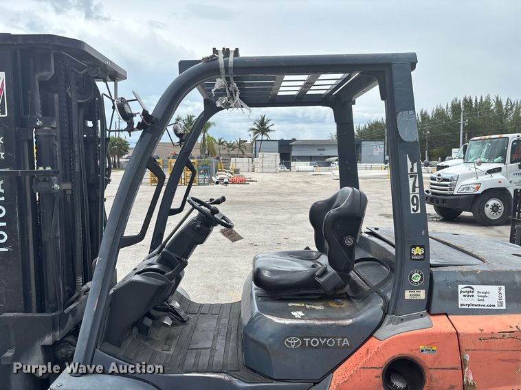image for item EC3746 2015 Toyota 8FD40U forklift