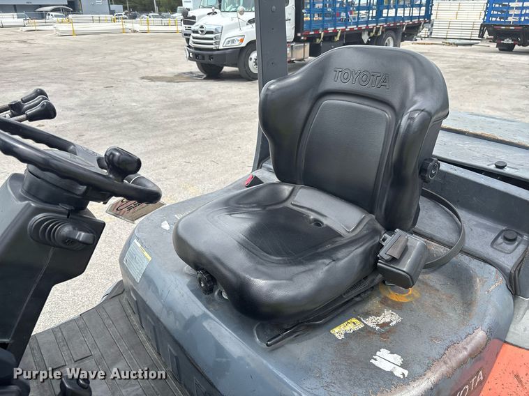 image for item EC3746 2015 Toyota 8FD40U forklift