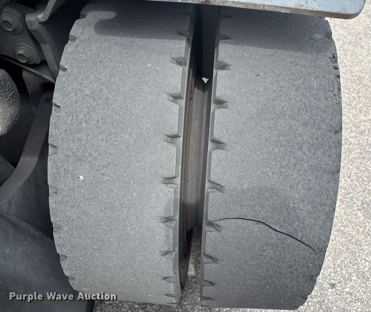 image for item EC3746 2015 Toyota 8FD40U forklift