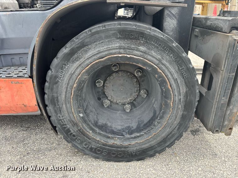 image for item EC3746 2015 Toyota 8FD40U forklift