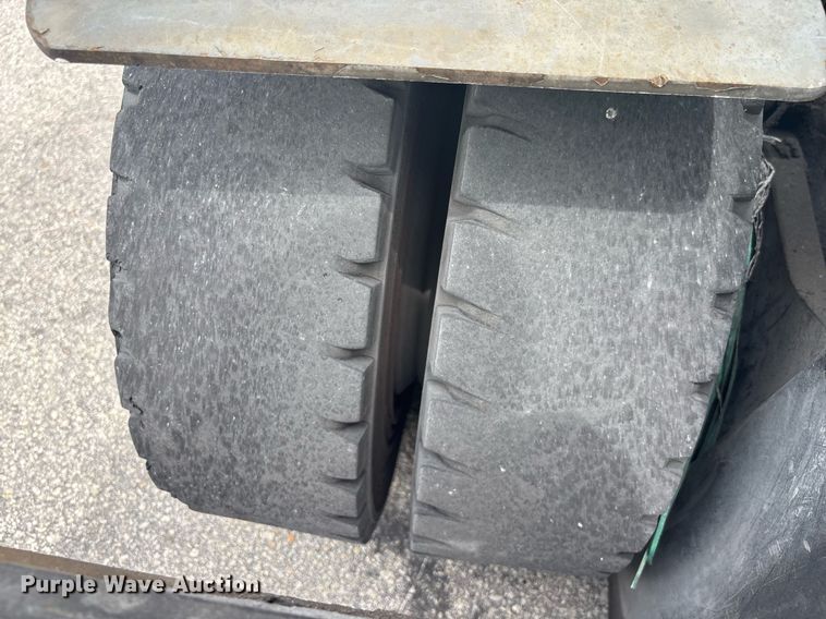 image for item EC3746 2015 Toyota 8FD40U forklift