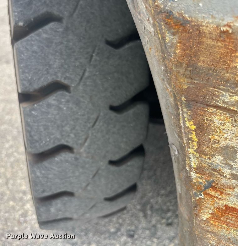 image for item EC3746 2015 Toyota 8FD40U forklift