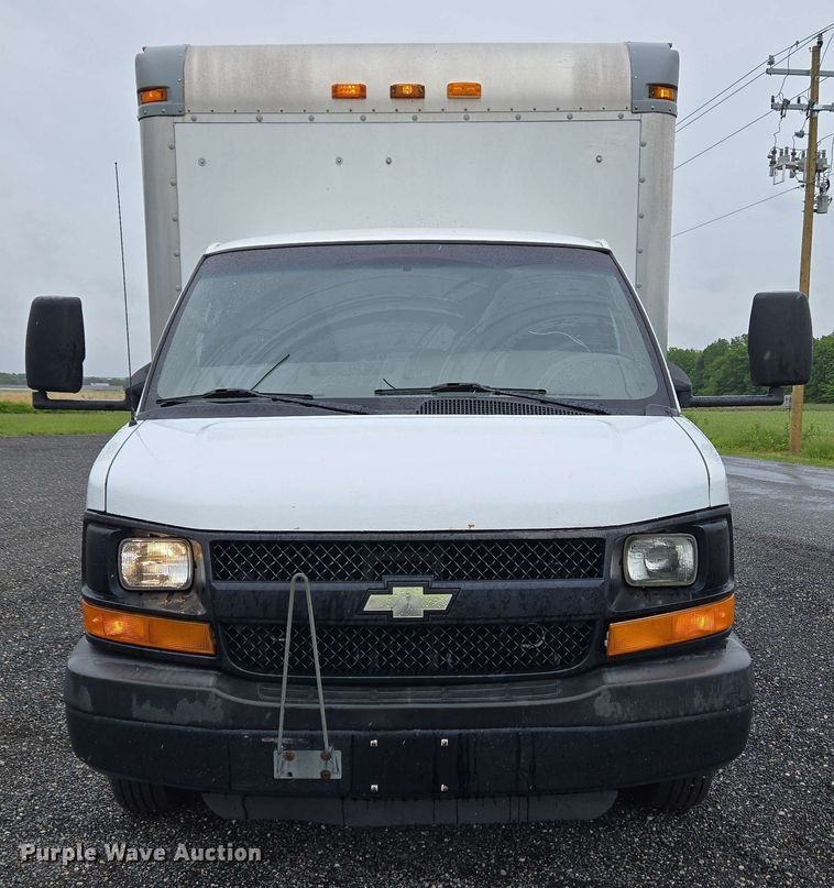 image for item EC4246 2011 Chevrolet Express 3500 box truck