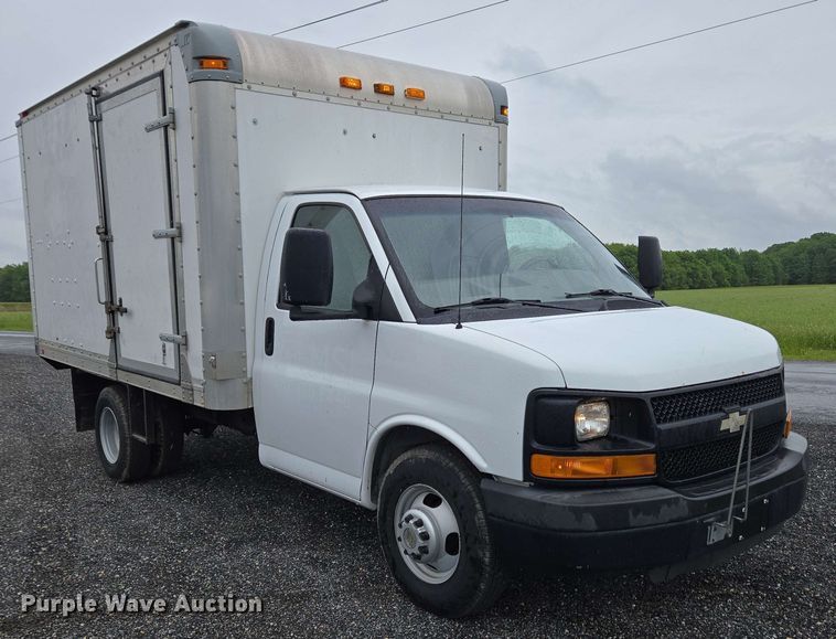 image for item EC4246 2011 Chevrolet Express 3500 box truck