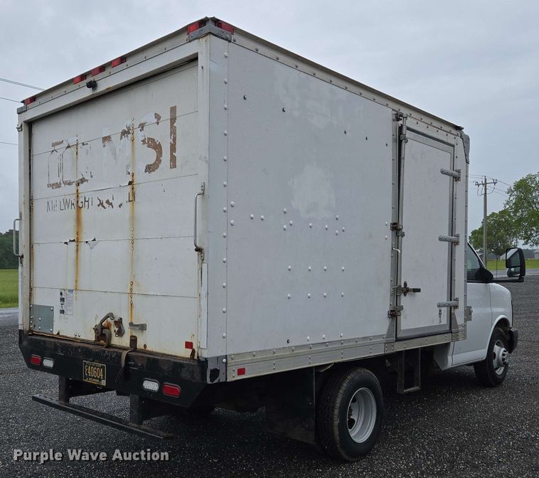 image for item EC4246 2011 Chevrolet Express 3500 box truck