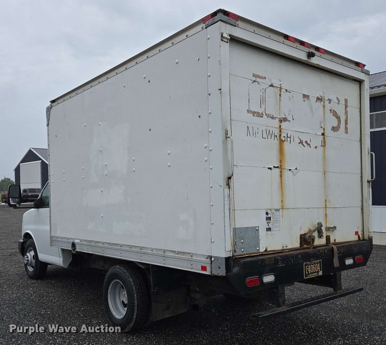 image for item EC4246 2011 Chevrolet Express 3500 box truck