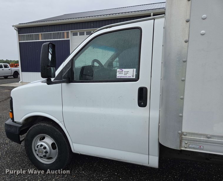 image for item EC4246 2011 Chevrolet Express 3500 box truck