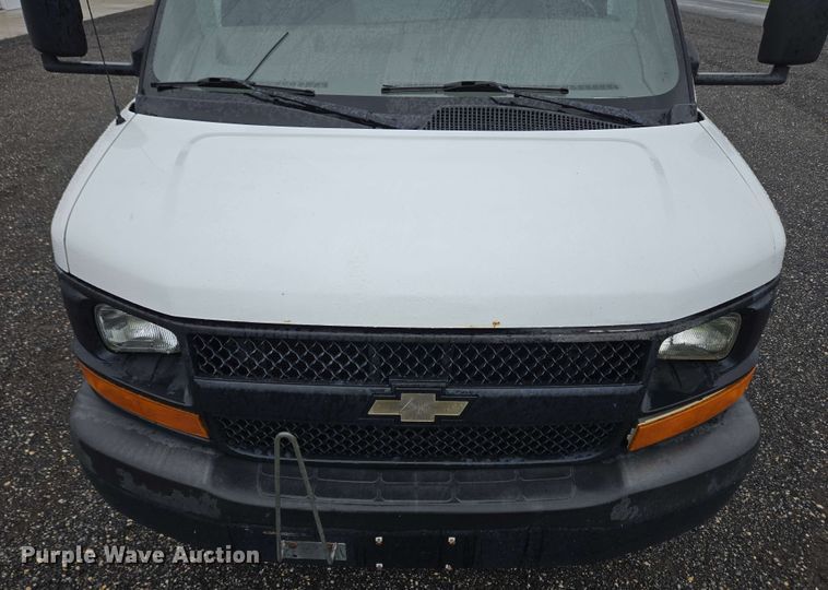 image for item EC4246 2011 Chevrolet Express 3500 box truck