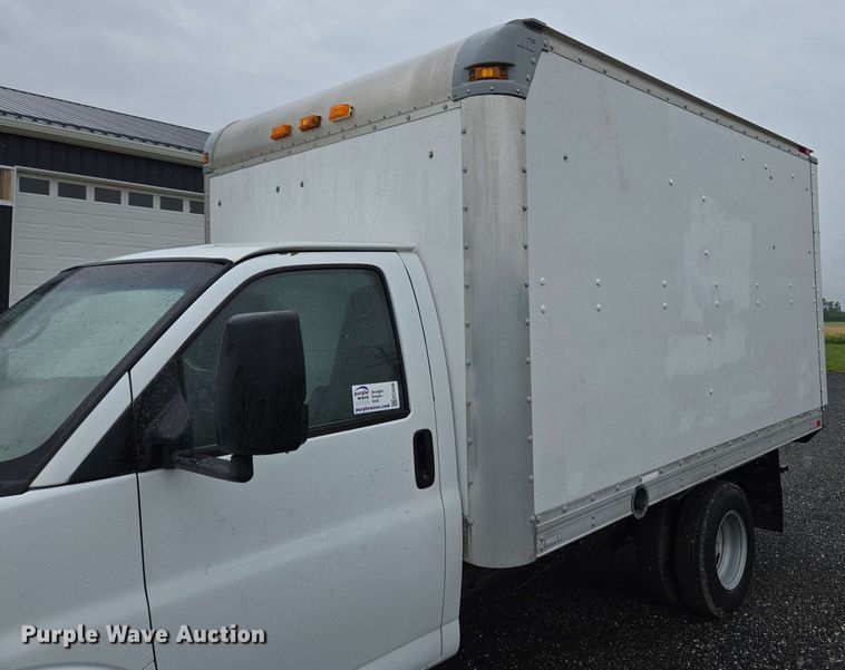 image for item EC4246 2011 Chevrolet Express 3500 box truck