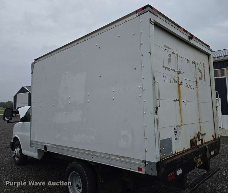image for item EC4246 2011 Chevrolet Express 3500 box truck