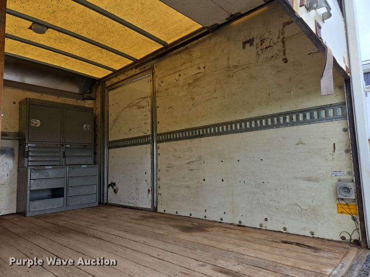 image for item EC4246 2011 Chevrolet Express 3500 box truck