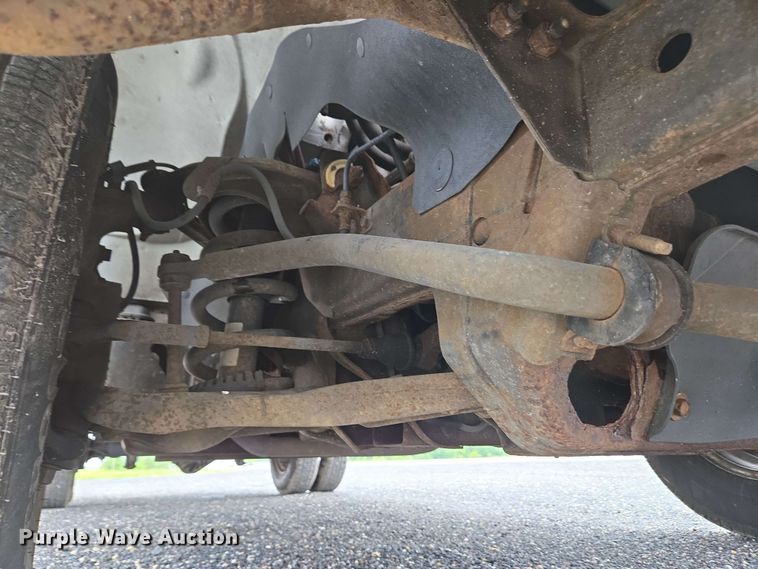 image for item EC4246 2011 Chevrolet Express 3500 box truck