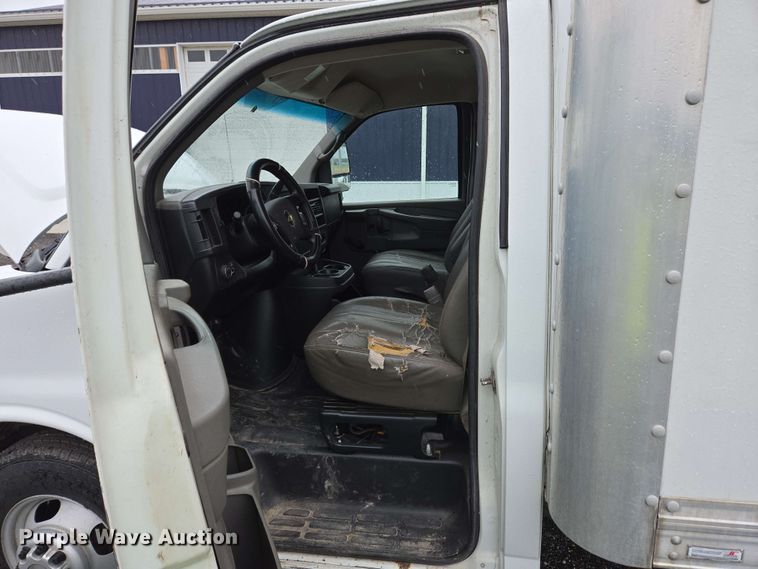 image for item EC4246 2011 Chevrolet Express 3500 box truck