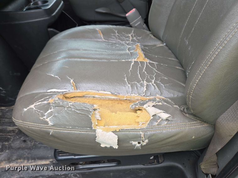 image for item EC4246 2011 Chevrolet Express 3500 box truck