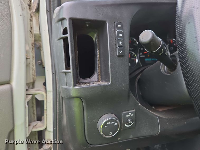 image for item EC4246 2011 Chevrolet Express 3500 box truck