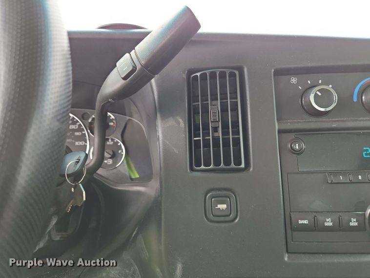 image for item EC4246 2011 Chevrolet Express 3500 box truck