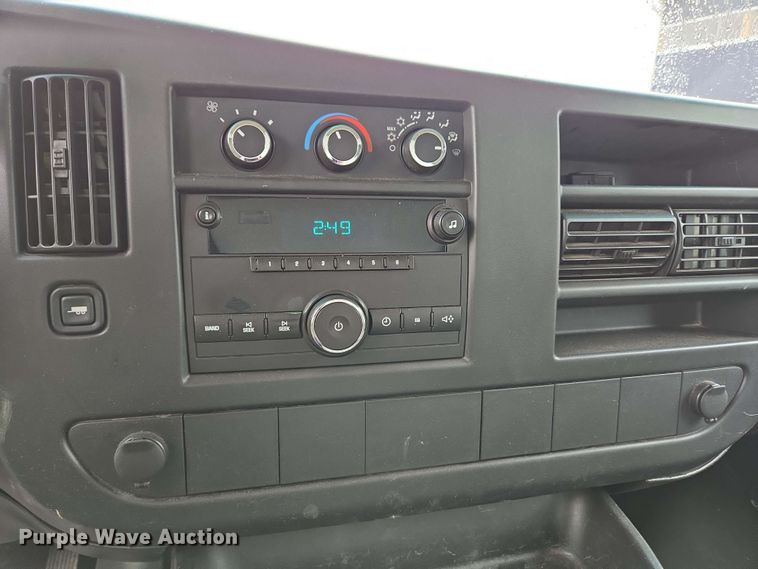 image for item EC4246 2011 Chevrolet Express 3500 box truck