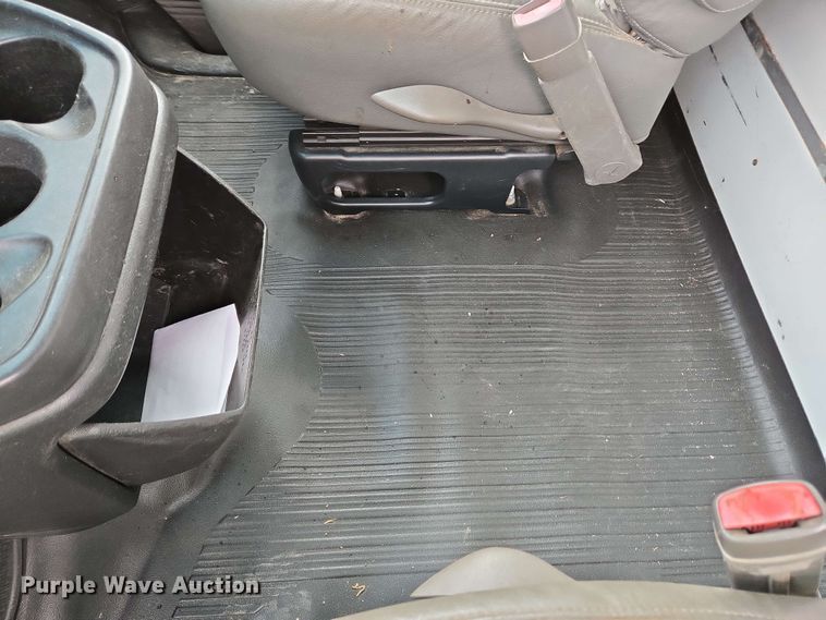 image for item EC4246 2011 Chevrolet Express 3500 box truck