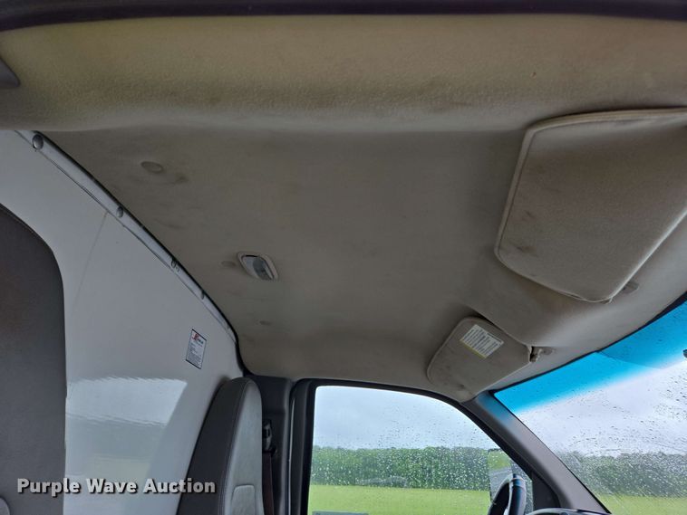 image for item EC4246 2011 Chevrolet Express 3500 box truck