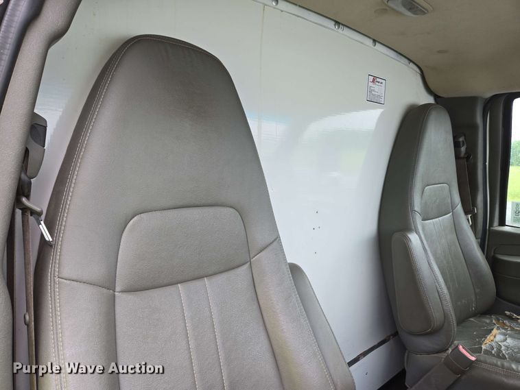 image for item EC4246 2011 Chevrolet Express 3500 box truck