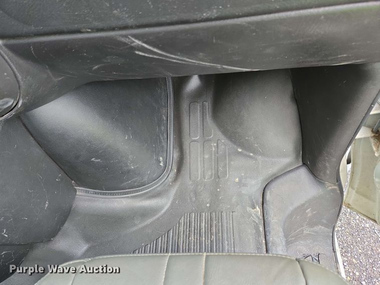 image for item EC4246 2011 Chevrolet Express 3500 box truck