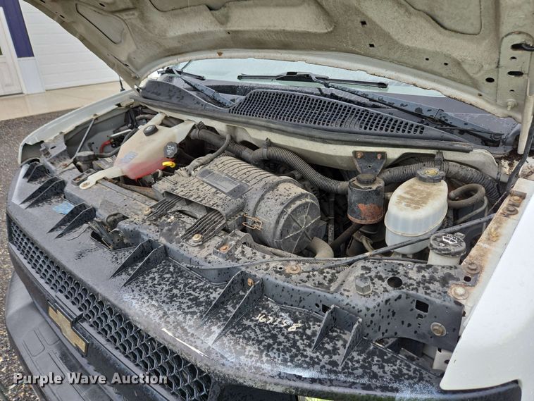 image for item EC4246 2011 Chevrolet Express 3500 box truck