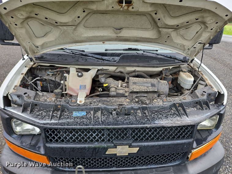 image for item EC4246 2011 Chevrolet Express 3500 box truck