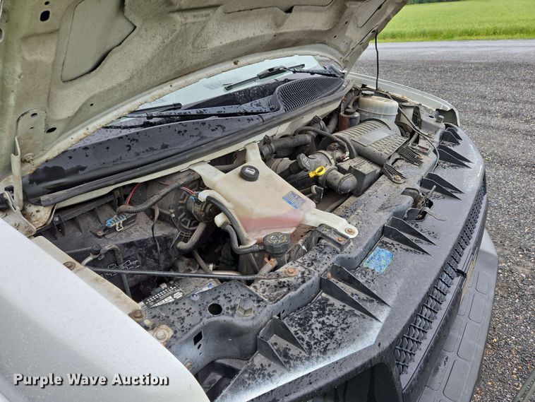 image for item EC4246 2011 Chevrolet Express 3500 box truck