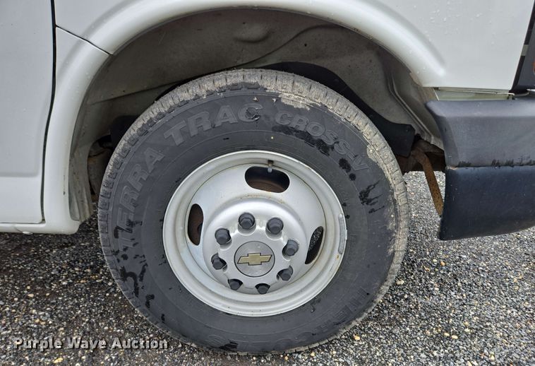 image for item EC4246 2011 Chevrolet Express 3500 box truck