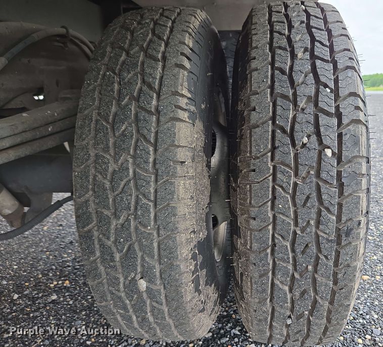 image for item EC4246 2011 Chevrolet Express 3500 box truck