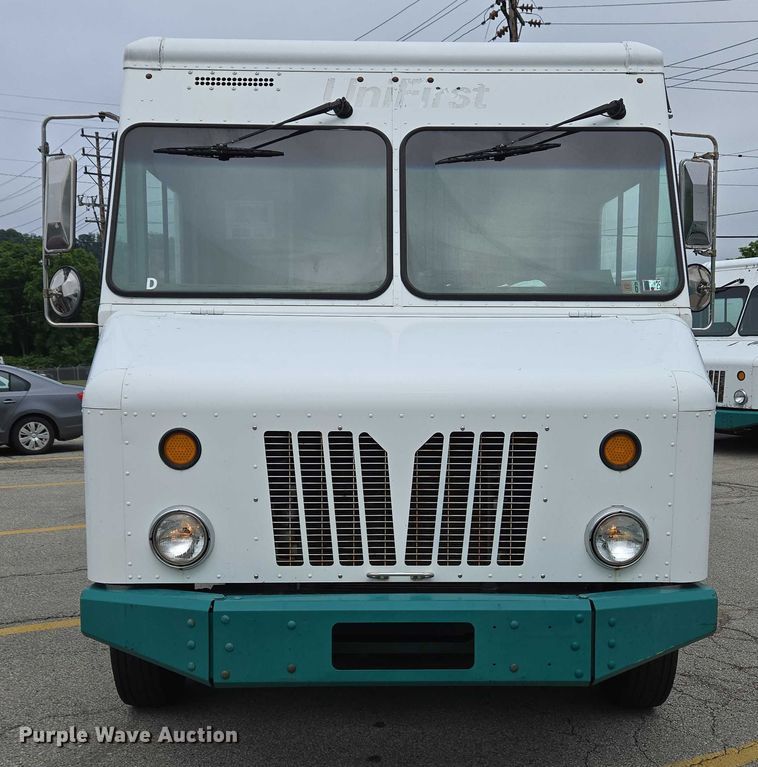 image for item EC4291 2011 Workhorse W62 delivery truck