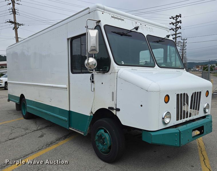 image for item EC4291 2011 Workhorse W62 delivery truck