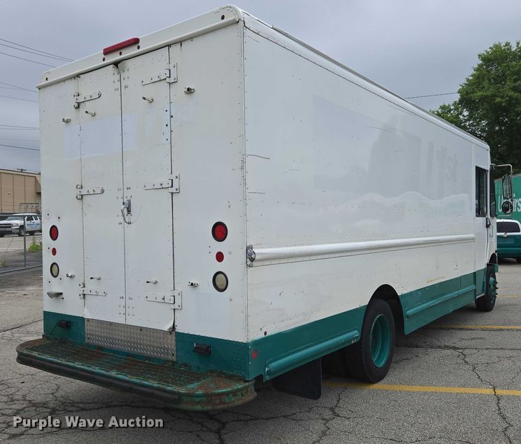 image for item EC4291 2011 Workhorse W62 delivery truck