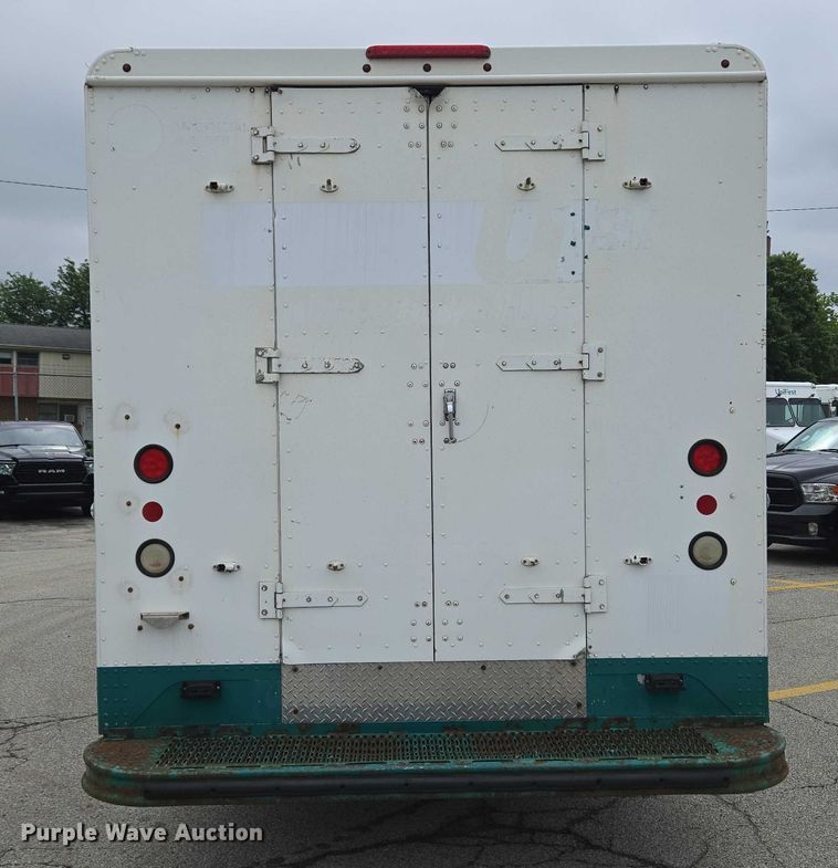 image for item EC4291 2011 Workhorse W62 delivery truck